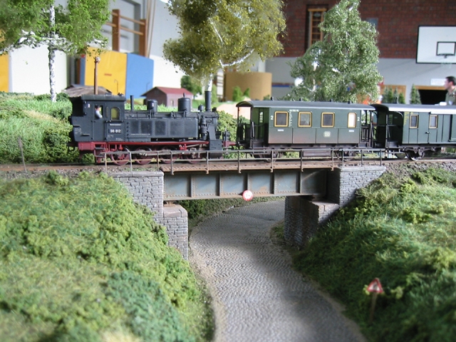 BR 98.8 mit einem Lokalbahnzug (Foto: H. Riedel)